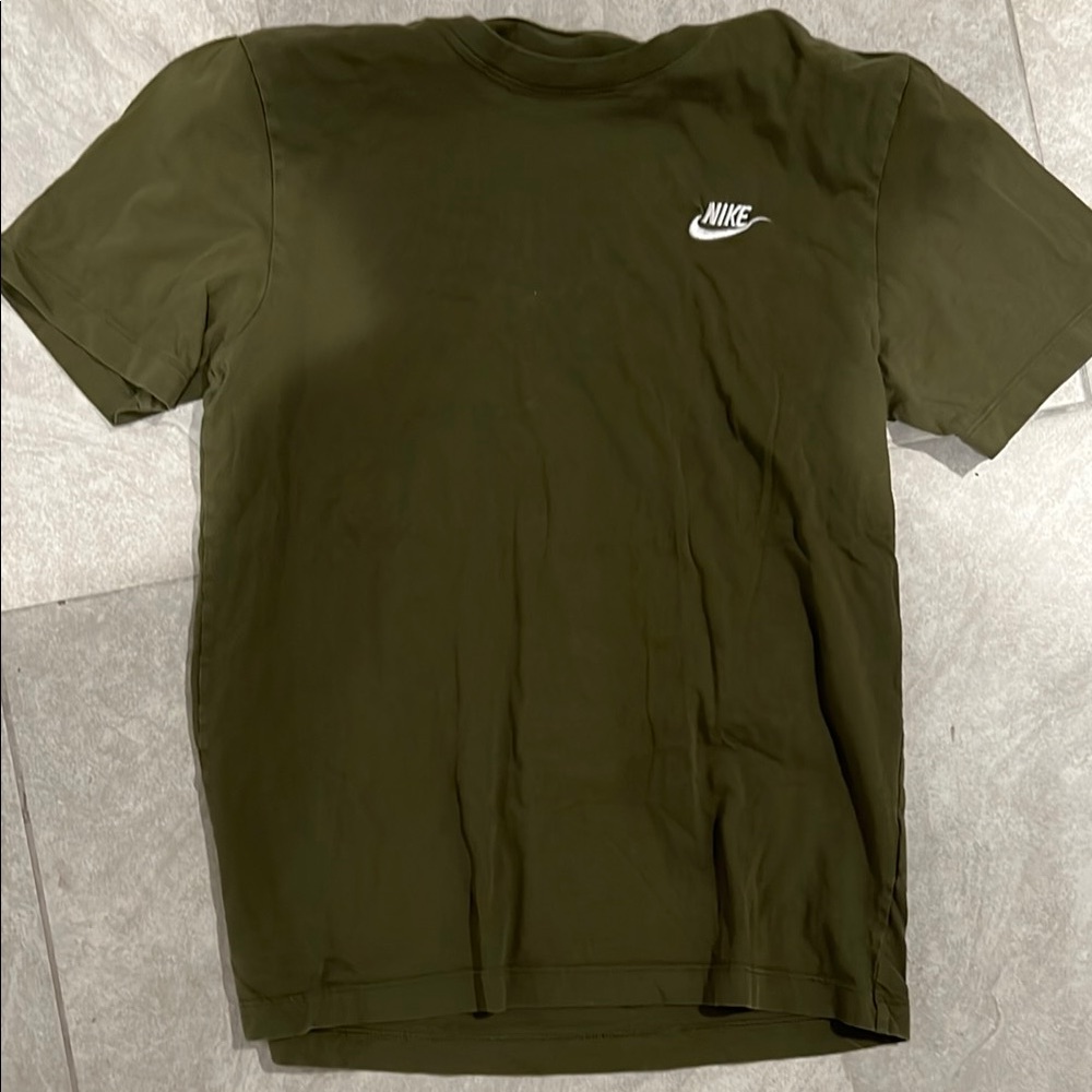 Nike Men's Small Olive Green T-Shirt
